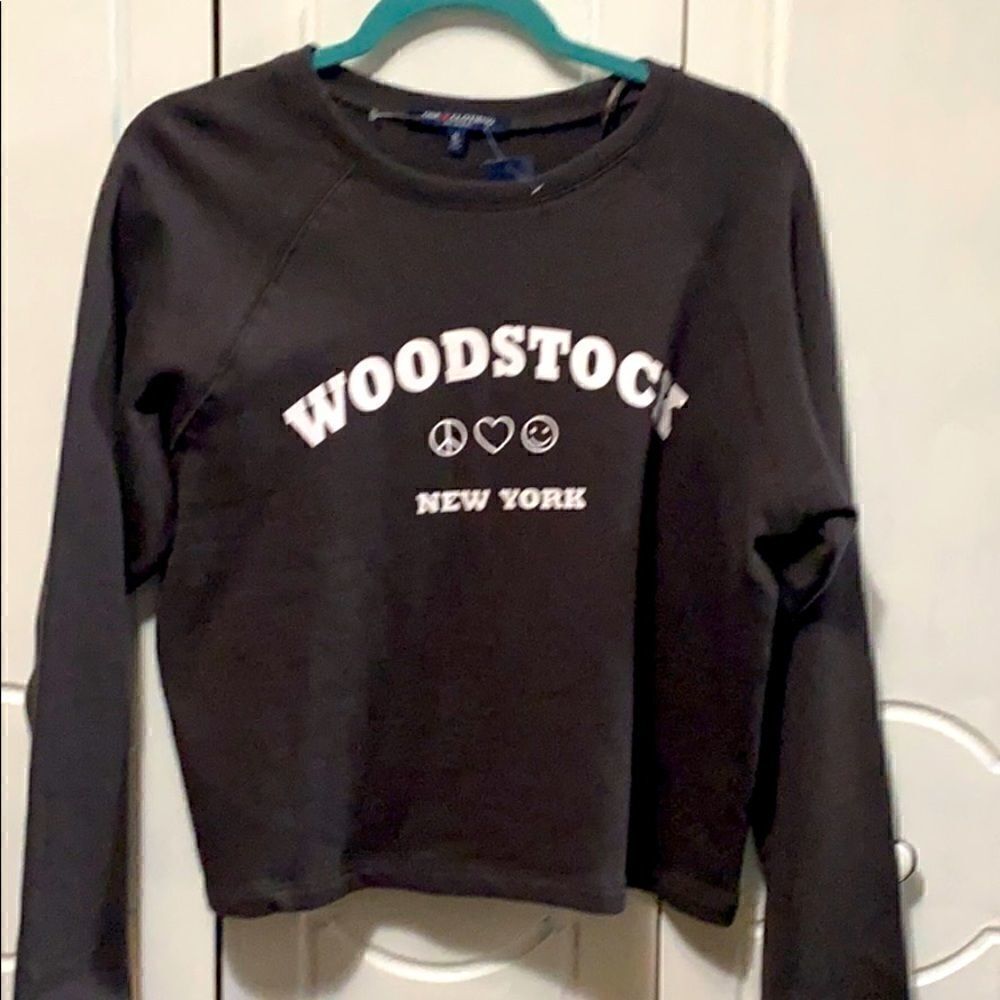 NWT One Clothing Cropped graphic Sweatshirt Gray S